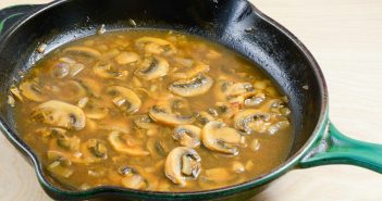 Vegan Mushroom Gravy Recipe (Simple, Fast, and Easy!) Also soy-free and nut-free. Delicious, no frills pantry gravy.