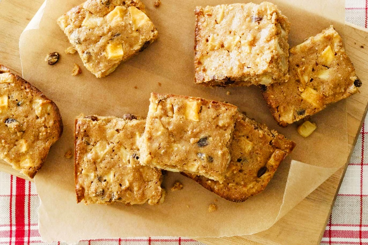 Apple Cinnamon Baked Cereal Bars Recipe - dairy-free, plant-based, and a nutritious treat.