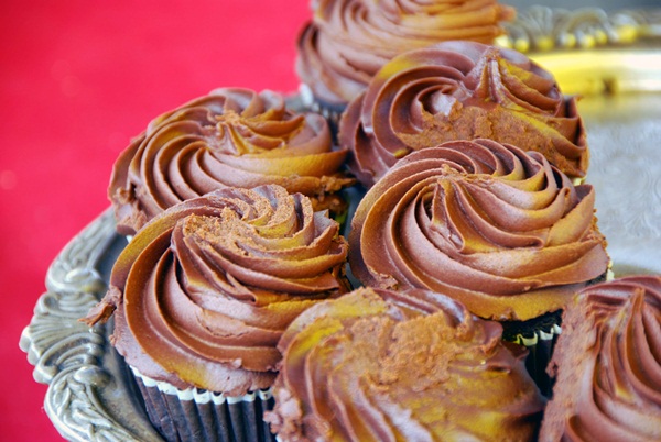 Whipped Chocolate Frosting Cupcakes