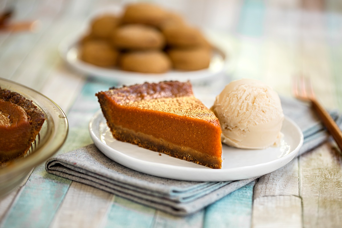 Gingerbread Pumpkin Pie Recipe (Vegan, Gluten-free & Allergy-friendly!)