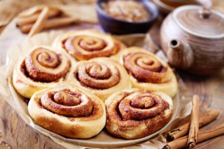 Vegan Cinnamon Buns Recipe with Maple Icing - a family-style batch made for sharing! #vegan #nutfree #cinnamonbuns