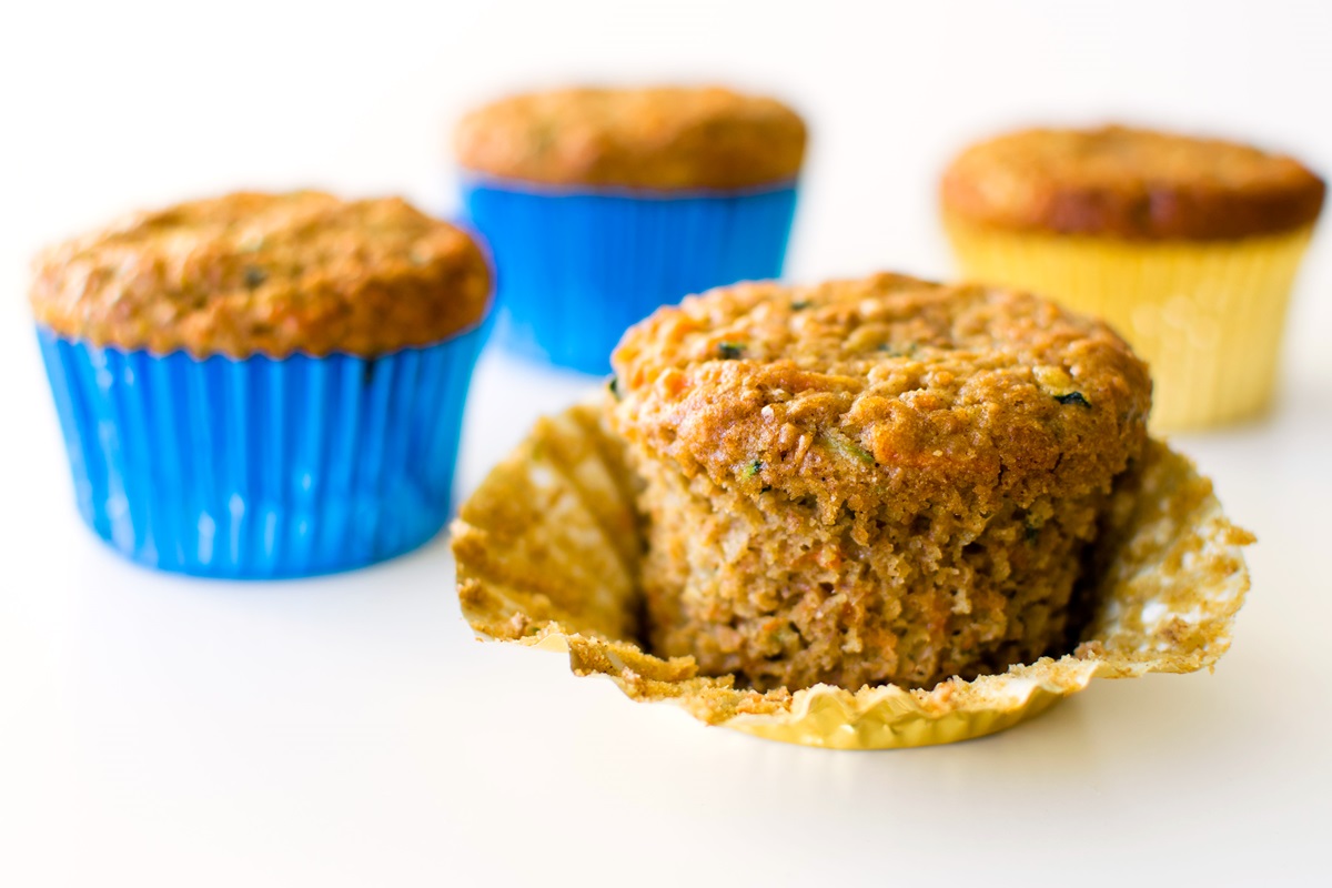 Receta de muffins de calabacín, zanahoria y salvado: un favorito saludable de la familia (opción vegana sin lácteos, sin nueces y sin huevo #branmuffins #zucchinimuffins