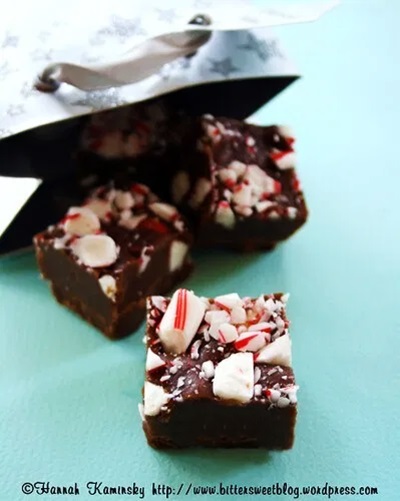 5-Minute Vegan Peppermint Fudge Recipe - also gluten-free and optionally nut-free and soy-free. So fast, easy and delicious!