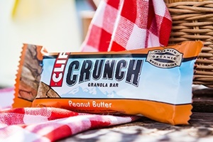 Clif Crunch Granola Bars (Review) - dairy-free flavors like white chocolate macadamia nut and chocolate peanut butter! Sold 2 per pack.