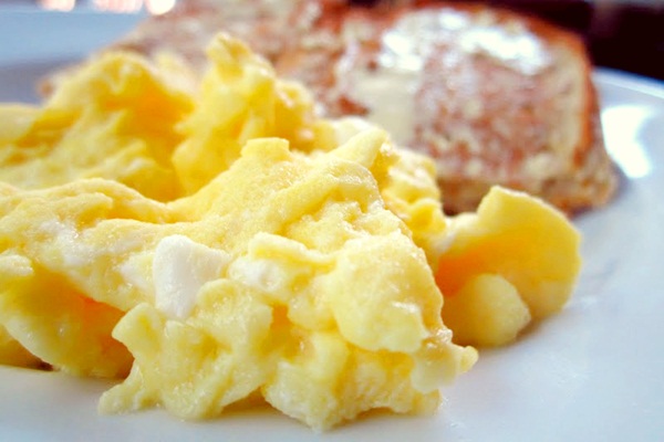 Perfect Dairy-Free Scrambled Eggs Recipe