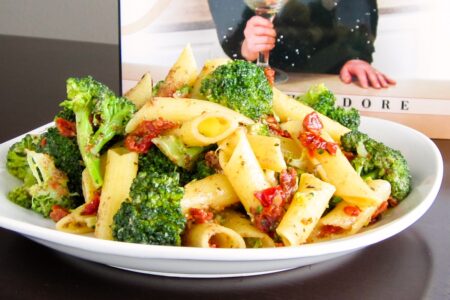 15 Minute Sun-Dried Tomato & Broccoli Pasta Recipe - naturally vegan, plant-based, top allergen-free, and optionally gluten-free