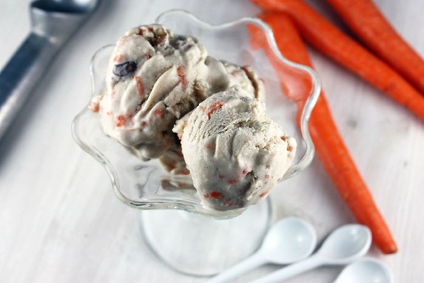Dairy-Free Carrot Cake Ice Cream with Candied Pecans - this dreamy recipe is vegan, gluten-free and soy-free