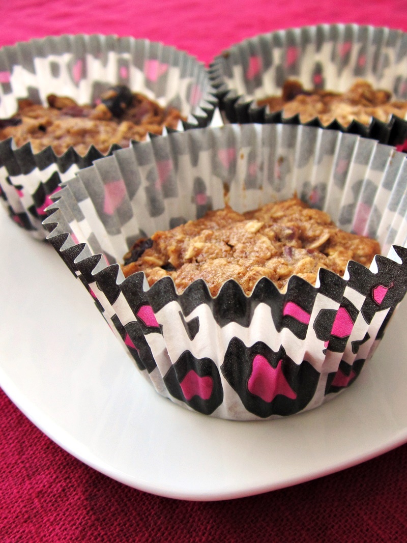 Healthy Oatmeal Breakfast Cookies - dairy-free, gluten-free, vegan and made in a muffin tin!