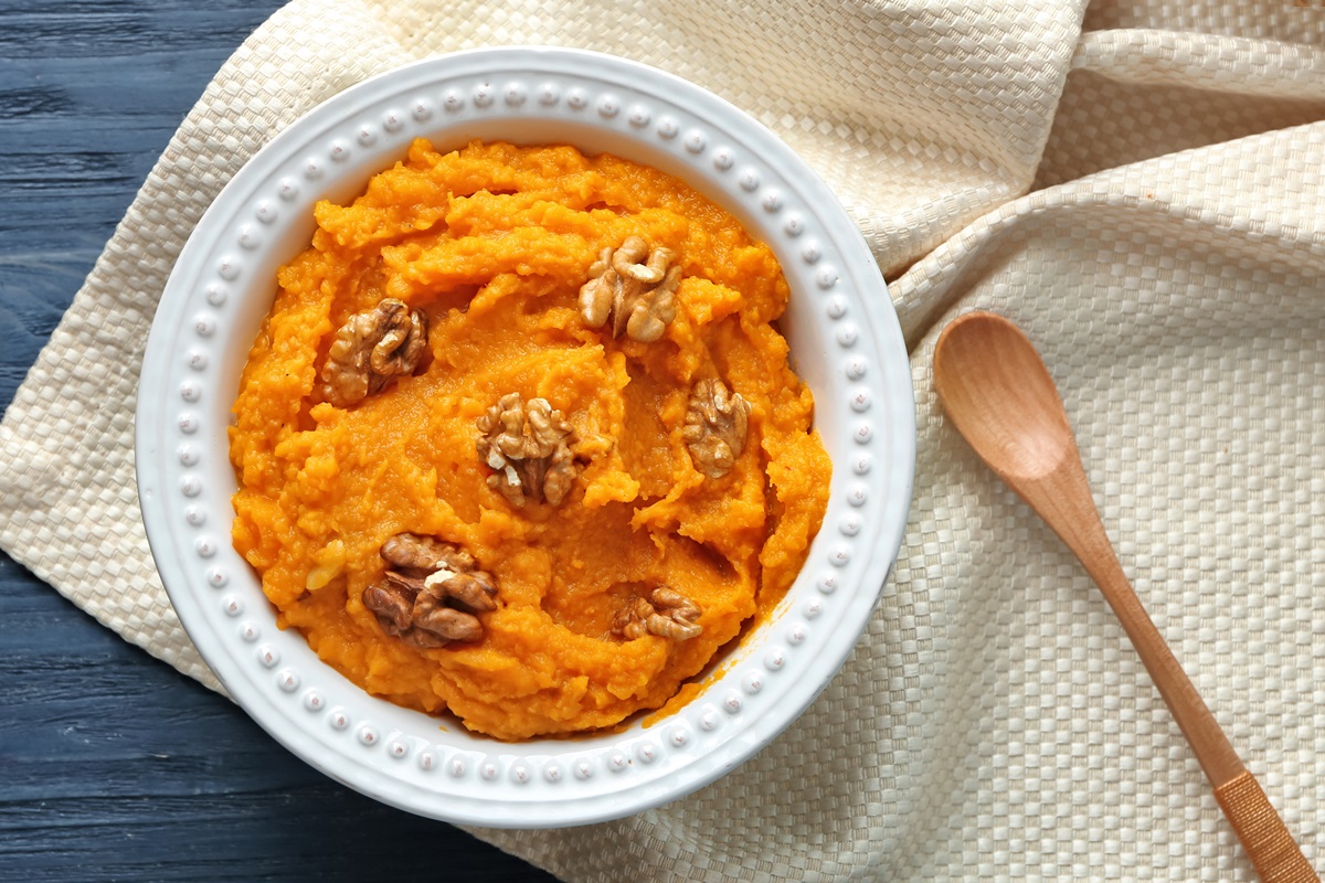 Dairy-Free Mashed Sweet Potatoes Recipe - It's also butterless, oil-free, vegan, gluten-free, and soy-free #mashedsweetpotatoes #oilfree #dairyfree