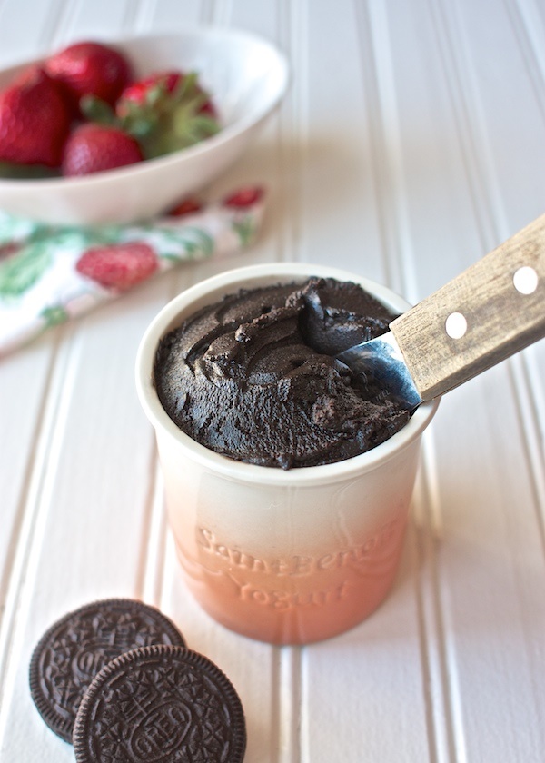 3 Ingredient Dairy-Free Oreo Cookie Butter Recipe - To easy not to try! Naturally dairy-free, nut-free and vegan!
