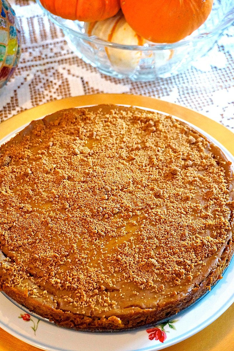Dreamy Pumpkin Spice Cheeze-Cake - this dairy-free & vegan cheesecake recipe is a decadent yet healthier holiday treat.