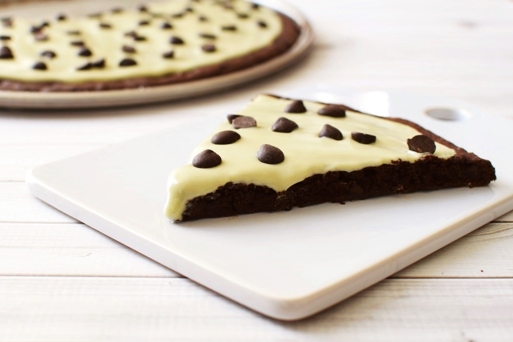 Mint Chocolate Chip Brownie Pizza Recipe + How to for Family-Friendly Pizza Bar Dinner Nights (all dairy-free, gluten-free and allergy-friendly)