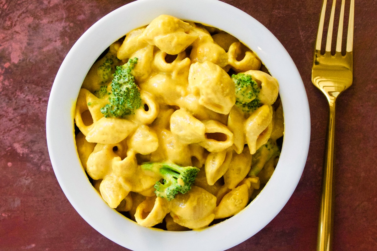 Dairy-Free Hummus Mac & Cheese Recipe - rich, creamy, and oh-so easy! Naturally plant-based, vegan, soy-free optionally gluten-free, and delicious.