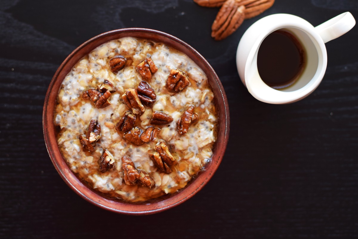 Maple Pecan Overnight Oatmeal Recipe (Dairy-Free!) - this warm, healthy, vegan, gluten-free breakfast is easy to make ahead