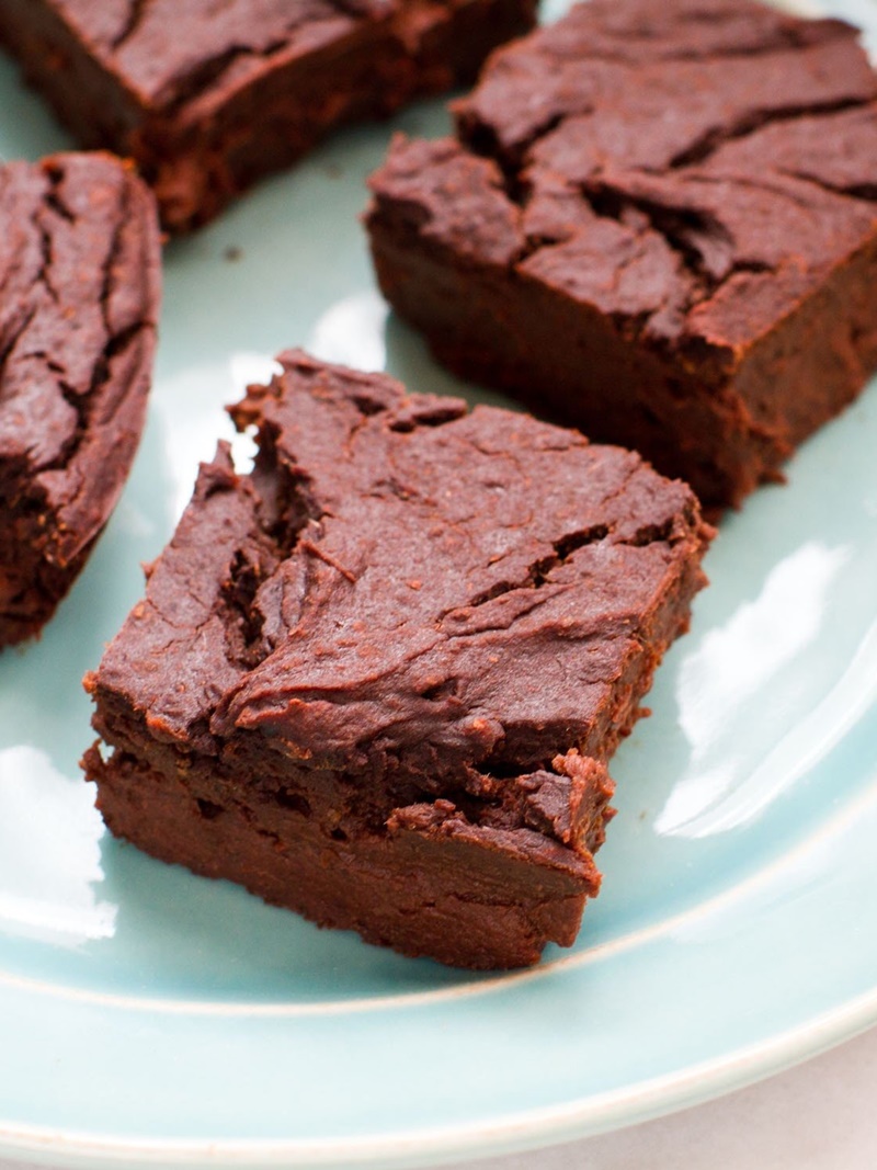 22 healthy winter recipes (all milk-free!) - Recipe for raspberry protein brownies pictured