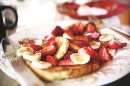Cinnamon Grilled French Toast Recipe with Strawberry-Banana Sauce - nutritious, dairy-free, gluten-free optional #frenchtoast