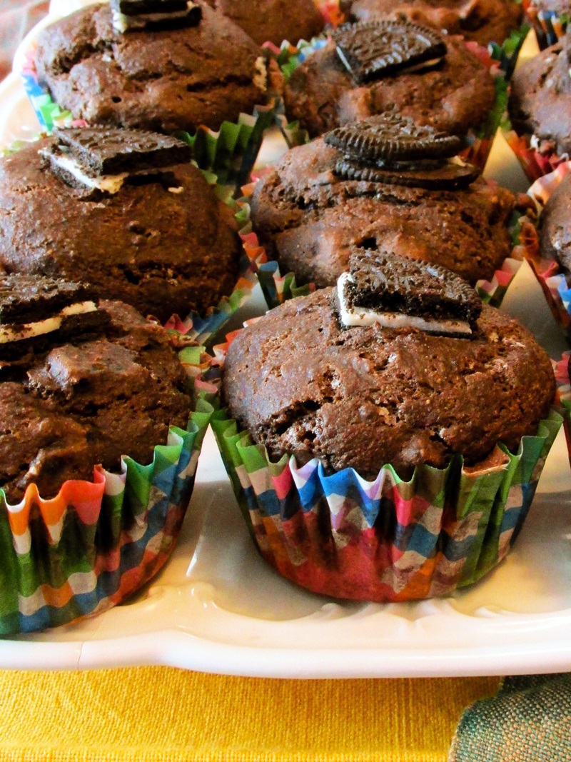 Vegan Cookies 'n Cream Muffin-Cakes Recipe - healthy cupcakes or fancy muffins! #vegan #dairyfree #cookiesandcream