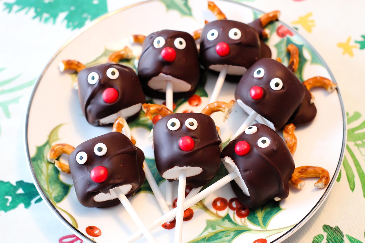 Dairy-Free Reindeer Pops Recipe - Fun to Make & Allergy-Friendly for All - includes vegan, gluten-free, and top food allergy-friendly options. Kid-friendly holiday treat that kids can make!