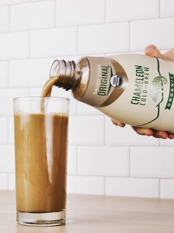 Chameleon Oat Milk Lattes are Dairy-Free Cold Brews for All Seasons - reviews and information! (vegan, plant-based, with pumpkin and gingersnap varieties)