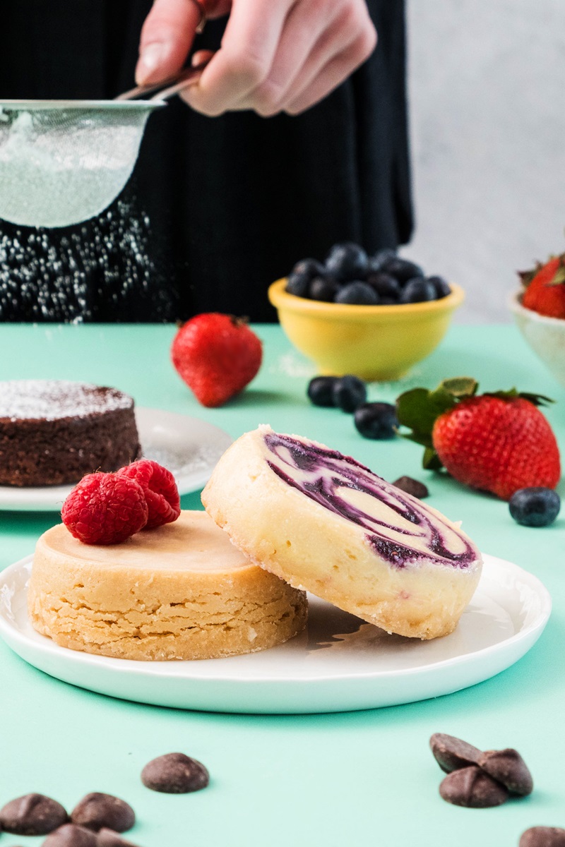 Moocho Dairy-Free Cheesecakes Review & Info - Tofurky's line of vegan, gluten-free mini cheesecakes sold in multi-packs