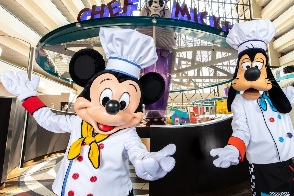 Disney World: Dairy-Free Guide to the Magic Kingdom Park and Resorts! With Vegan and Plant-Based Options