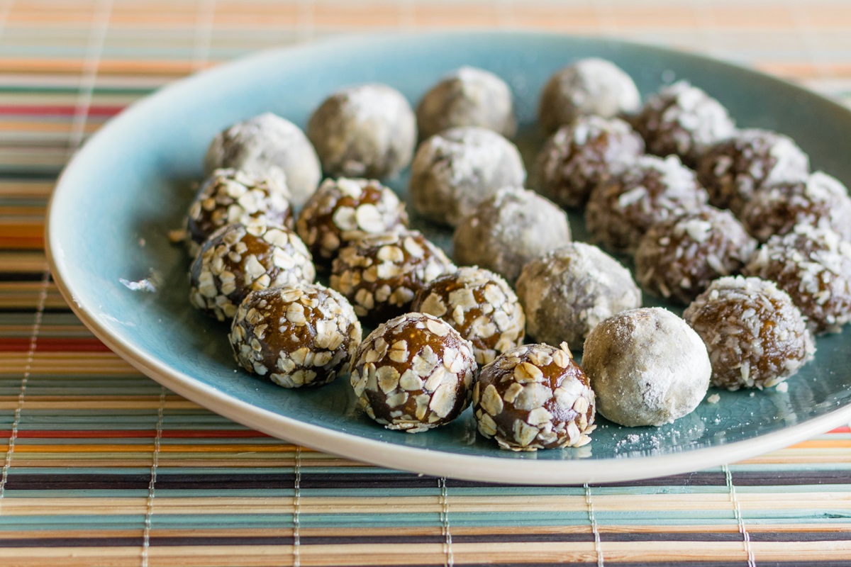 Dairy-Free Molasses Protein Balls Review - Naturally Naturally High in Calcium! Great breakfast or snack on the go. Also gluten-free, soy-free, and nut-free optional.