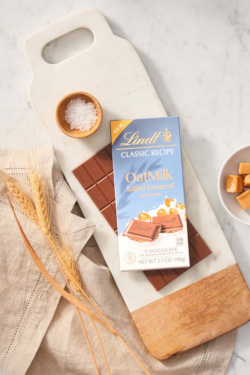 Lindt OatMilk Chocolate Bars Reviews & Info (Dairy-Free, Vegan)