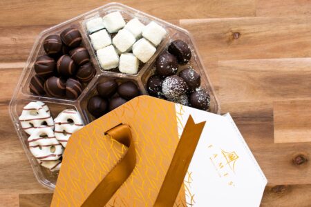 Fames Chocolate - a dairy-free, kosher parve chocolatier that ships nationwide. Amazing gifts, assortments, and dozens of chocolate and white chocolate treats by the pound.